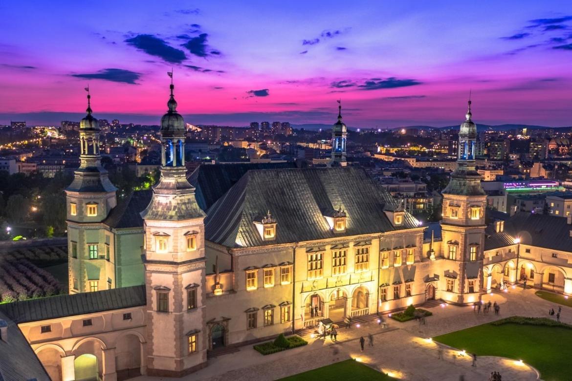 Exclusive Lotnicza , Parking Faktvat Apartment Kielce